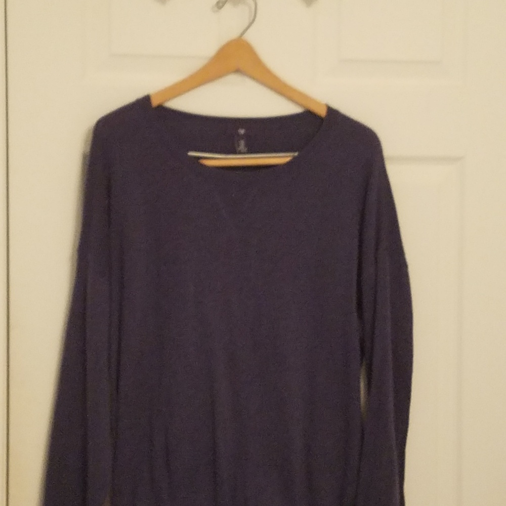 Gap navy colored top